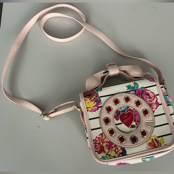 Betsey Johnson “cute” Phone purse - Picture 2 of 7